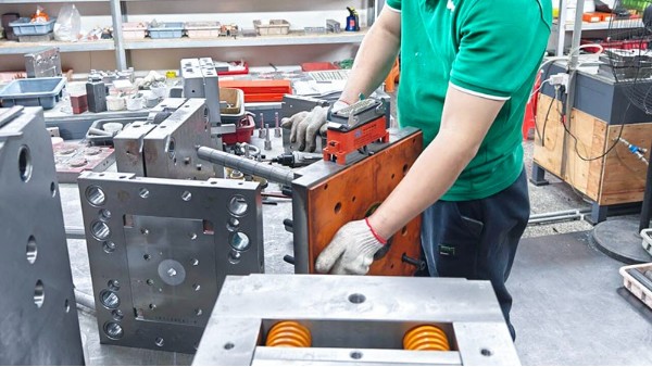 從3次試模問題看<i style='color:red'>注塑模具</i>供應(yīng)商選擇與合同風(fēng)險規(guī)避