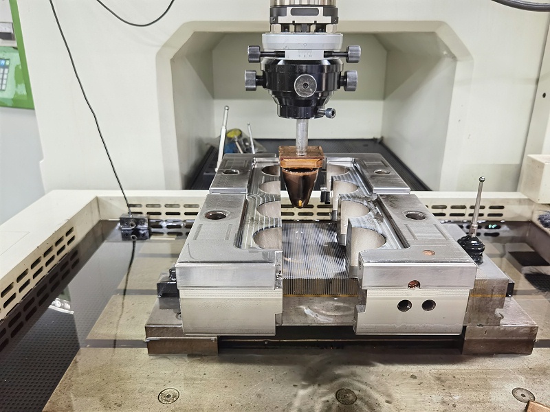 模具設(shè)備火花機 模具設(shè)備火花機