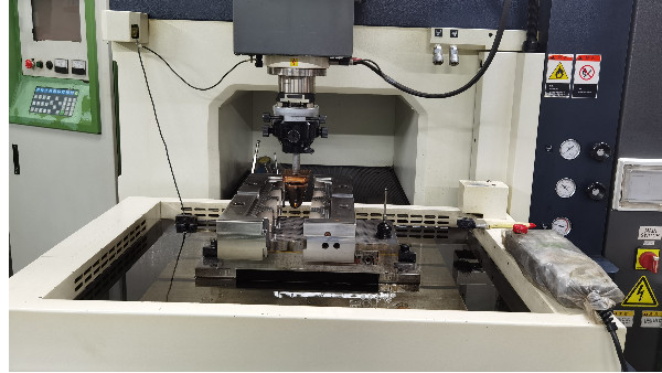 世邦告訴你注塑模具加工的分類都有哪些？