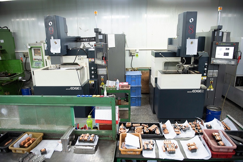 東莞市塑膠模具廠家機器設備 東莞市塑膠模具廠家機器設備