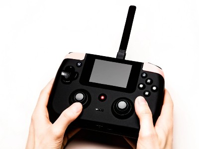 手持一體顯示無人機(jī)遙控器定制